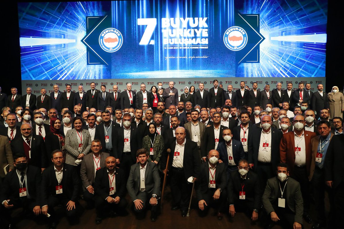Cumhurbaşkanımız Recep Tayyip Erdoğan, Memur-Sen tarafından düzenlenen 7. Büyük Türkiye buluşmasına katıldı. 19 yıldır çalışıyoruz.Bu 'İş Bilenin Kılıç Kuşananın' anlaşıyla oluyor...
#MilletininGönlündeReis 
#BuHikayeninKahramanıSensin 
@RTErdogan 🇹🇷
@mustafasenbd 
@ZuleyhaKRDMR