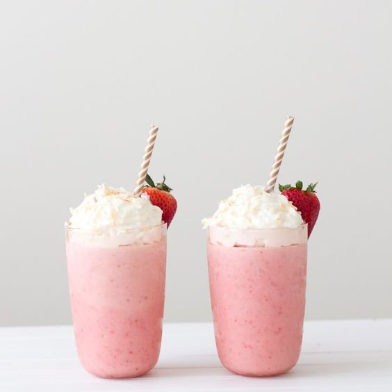 VELUD0CAFE's tweet photo. to : ̗̀➛ @suutoroberi_jam

from : ̗̀➛ Hisoka Mikage

note
╰┈➤ Here, I made this milkshake for you.. It's strawberry, you like them right? I hope it made you smile. https://t.co/DEsyGfdMKG