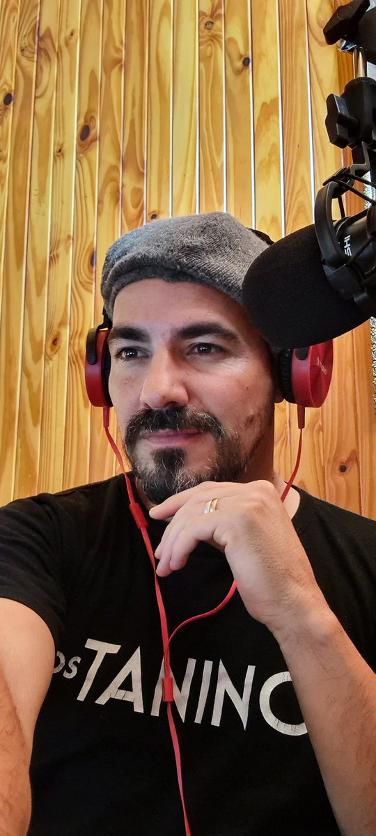 MattBerrondo's tweet photo. Eso tan mágico que tiene la radio... @vinoelfinde https://t.co/Ez3wKeQpQo