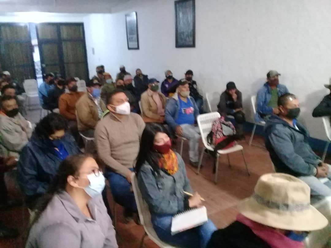 MERIDAIMDERURAL's tweet photo. Las direcciones de Extensión, Ambiente e Infraestructura de Imderural, con profesionales de la ingeniería, realizaron inspección y visita técnica  a 4 sistemas de riego,  parcela demostrativa para desinfección de suelos y taller de suelos con productores en el Municipio Rangel. https://t.co/0M0VALuM7C
