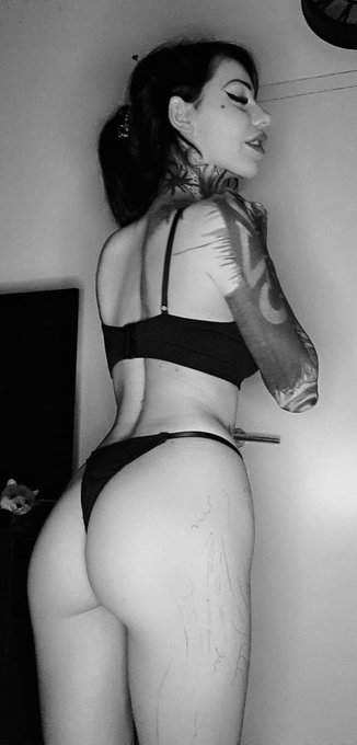 Es wird kalt draussen ☃️❄ also komm zu meiner neuen Website, um ganz schnell wieder hei&szlig; zu werden 🥵<a href="/tag/neuesprofilfoto"class="tags"><span>#neuesprofilfoto</span></a>