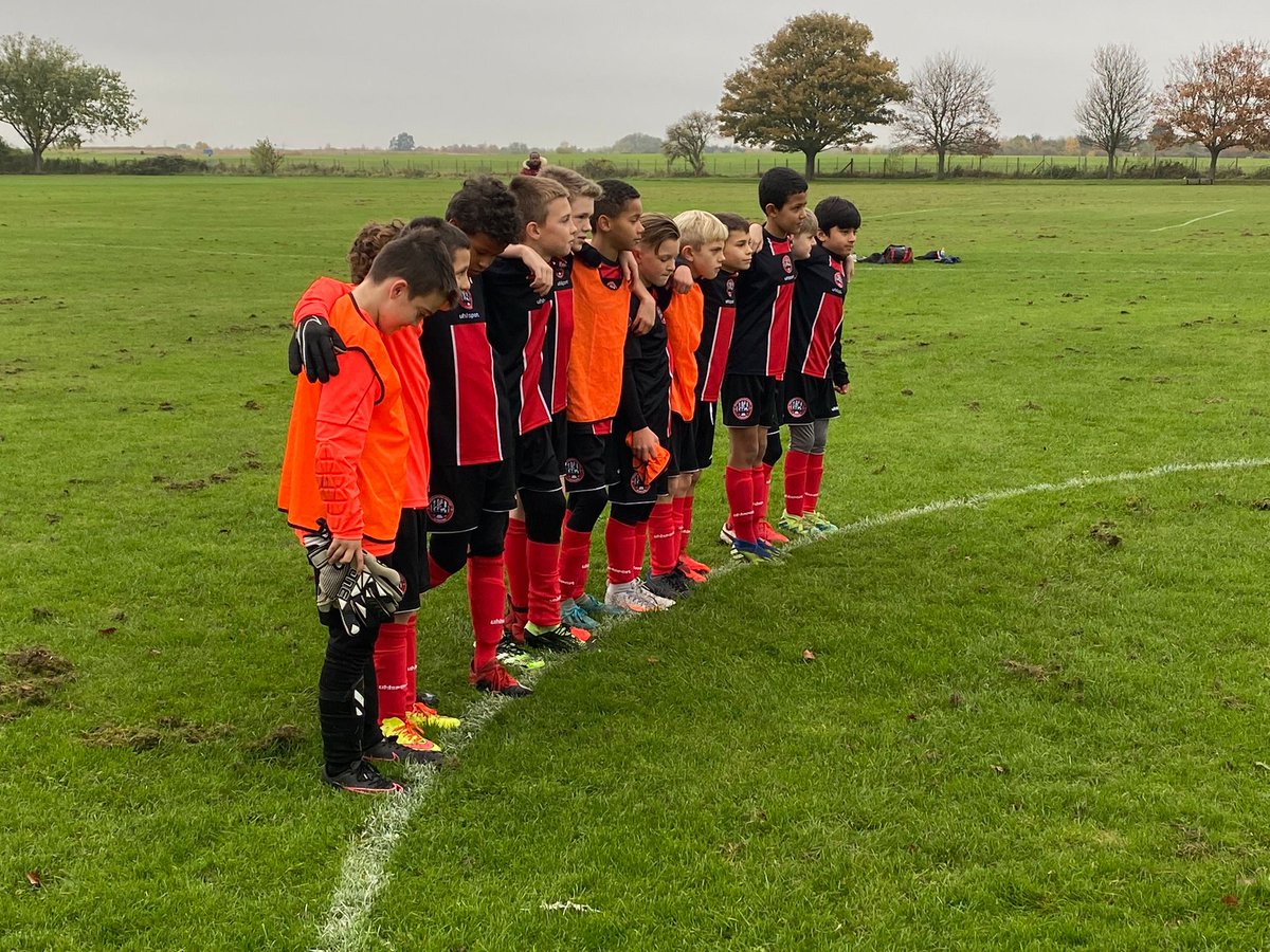 mufcjuniors's tweet photo. Our Under 10 Whites and Under 11 Eagles fell Silent in Remembrance for the Fallen 
#lestweforget2021 #RemembranceSunday 
#WeAreMaidenhead 
@MUFCYorkRoad https://t.co/CrVFciBELk