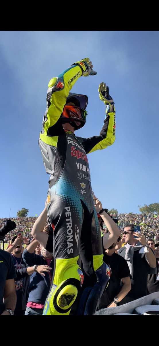 CircuitValencia's tweet photo. GRAZIE VALE 💛

Te vamos a echar muchísimo de menos 🥺

#ValenciaGP https://t.co/Da7yWswvEG