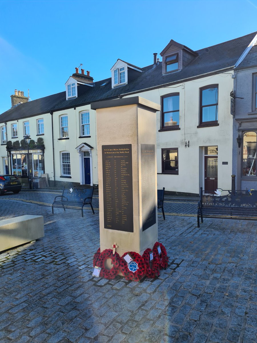 llanwarmem's tweet photo. Thank you to everyone who attended Llantrisant's #RemembranceSunday service. https://t.co/dN3SwXtHt1
