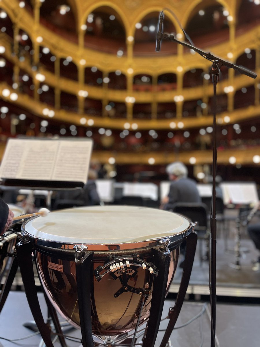 ⏰… In-croy-able !!! 
Sur la scène du <a href="/theatrechatelet/">Théâtre du Châtelet</a> et sous la direction de #GildasHarnois, dans moins d’une heure, nous serons 800 à entonner le Messie de Haendel au profit de la recherche sur les troubles psychiques.
Soutenez-nous ! billetterie.venitecantemus.com/faire-un-don/
#Musique