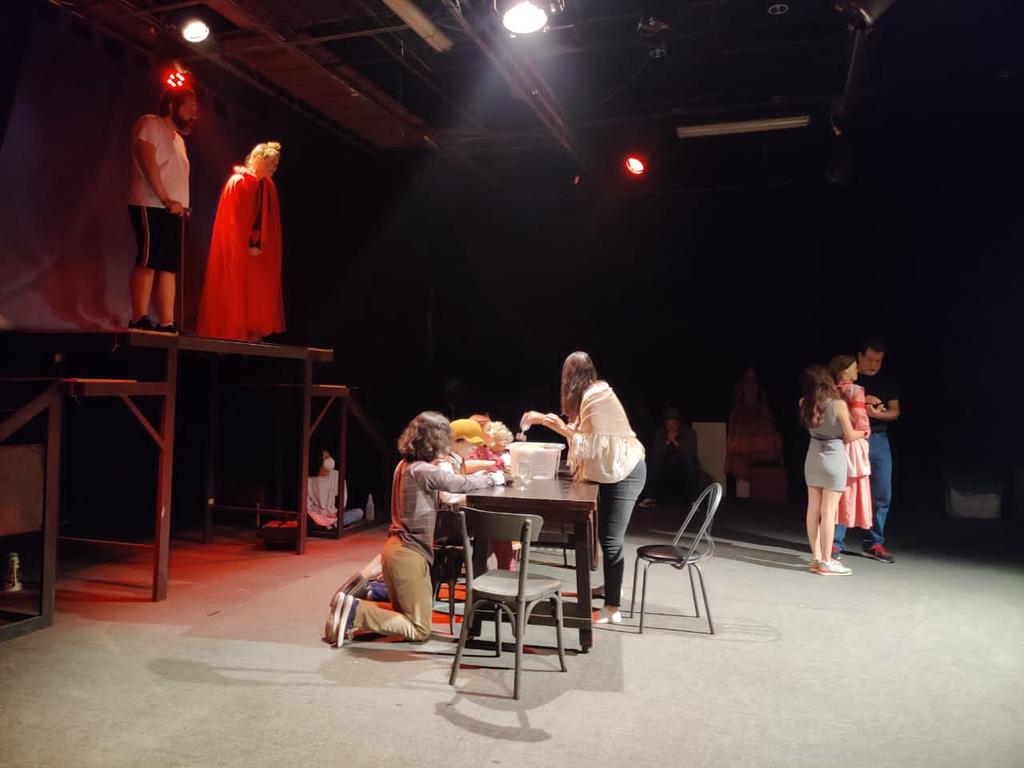 TeatroUCAB's tweet photo. Este fin de semana retomamos nuestros ensayos de #CanciónDeNavidad junto a @AGOTeatro

¡Nos vemos en el @trasnochocult! https://t.co/dRNAyAoCPW