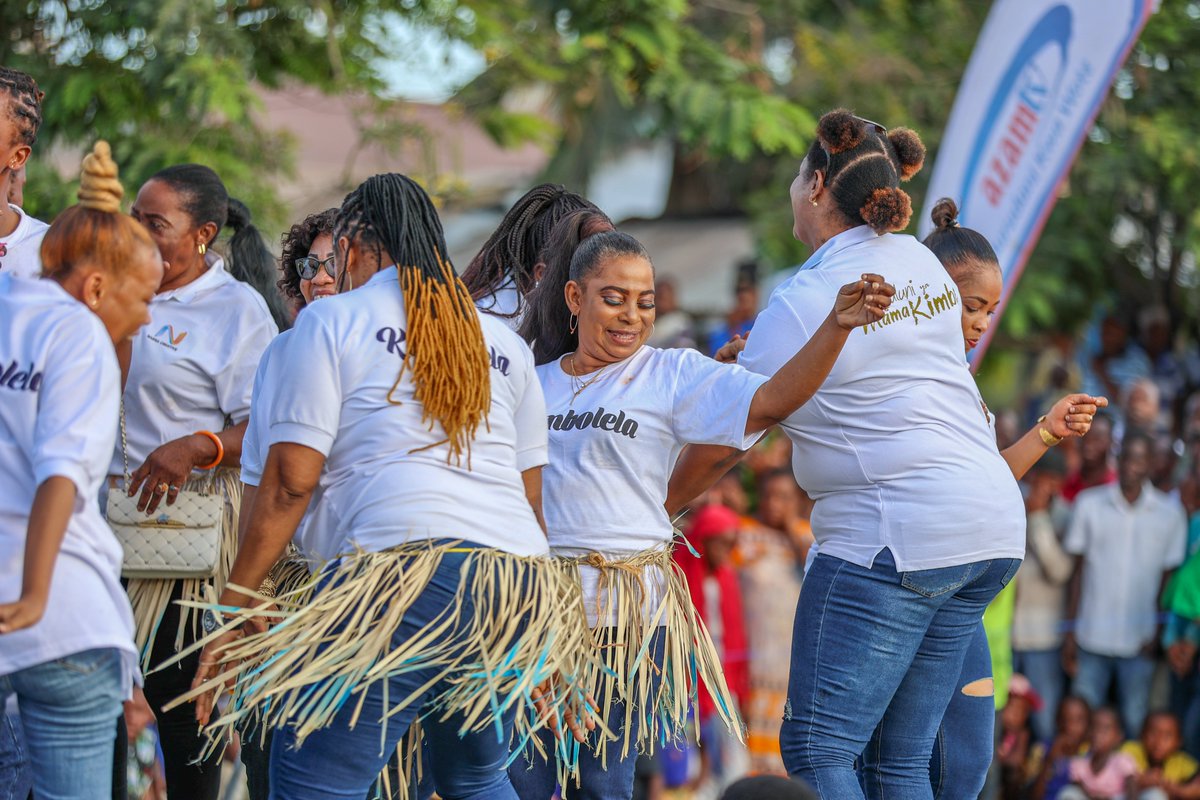 azamtvtz's tweet photo. #TeamKombolela ikisindikizwa na wakali wa #SaluniYaMamaKimbo wameacha burudani ya aina yake!

Shughuli iko MBASHARA #SinemaZetu kuanzia saa 10.00 Jioni

#JamboJambo #Kombolela #BekiTatu #Kitasa #SinemaZetu https://t.co/NchBqu1kj2
