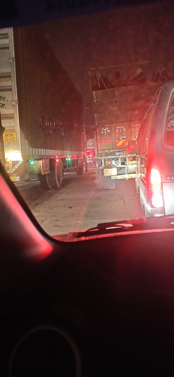 caankit87's tweet photo. Waiting at fasttag line of tundla toll plaza for more than 30mins.. what's the use of fast tag https://t.co/13Ss5GAGmZ