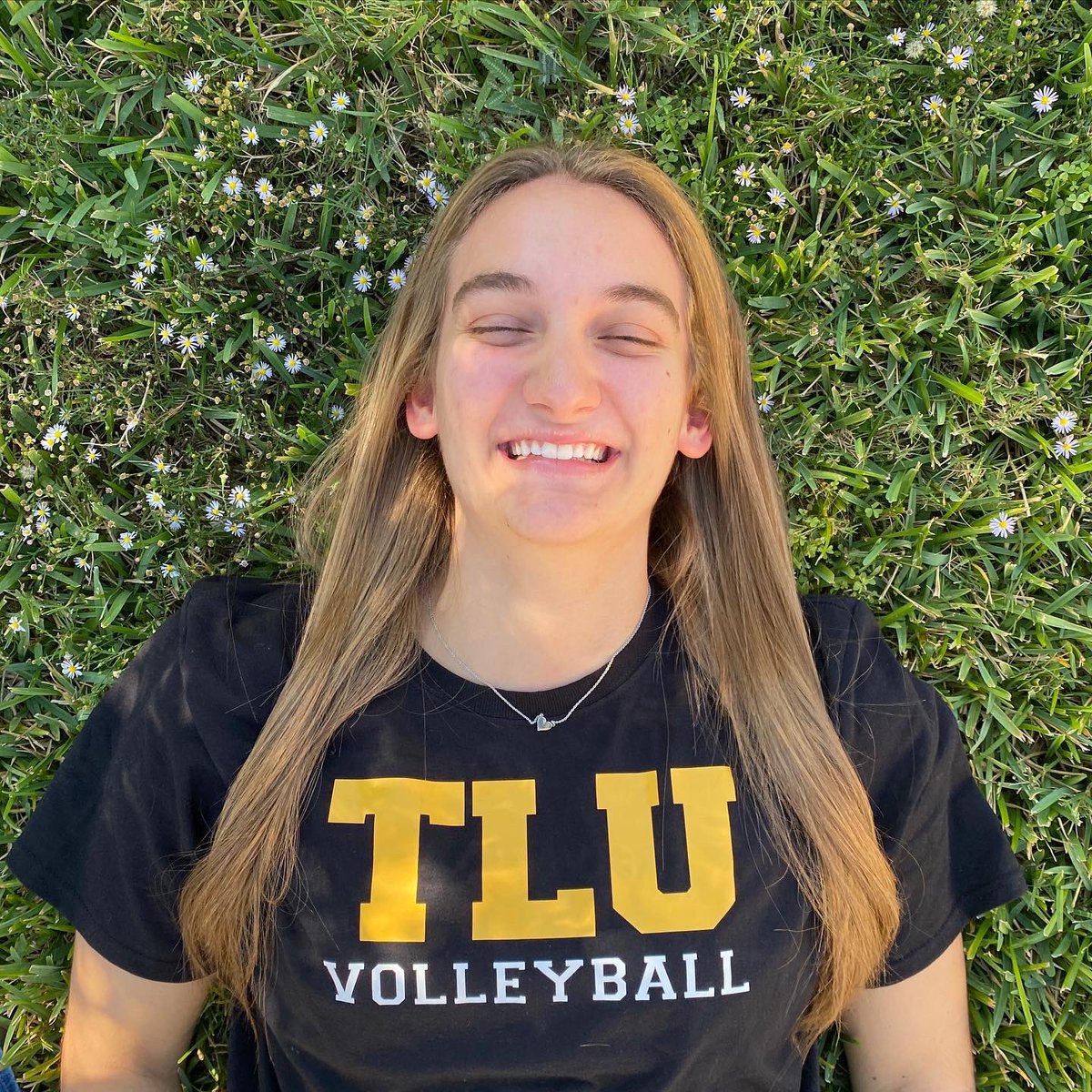 AshleyPearish's tweet photo. I’m extremely blessed to announce my verbal commitment to continue my volleyball career at TLU. Thank you to my family, coaches, and teammates who supported me everyday. Thank you @tluathletics for this amazing opportunity to play the sport I love. GO BULLDOGS🐶💛🖤#tlu #pupsup https://t.co/FsPMJoV6wk