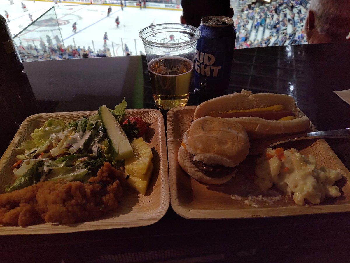 Educator Night &amp; IHWC suite party at the <a href="/BlueJacketsNHL/">Columbus Blue Jackets</a> game 🏒
