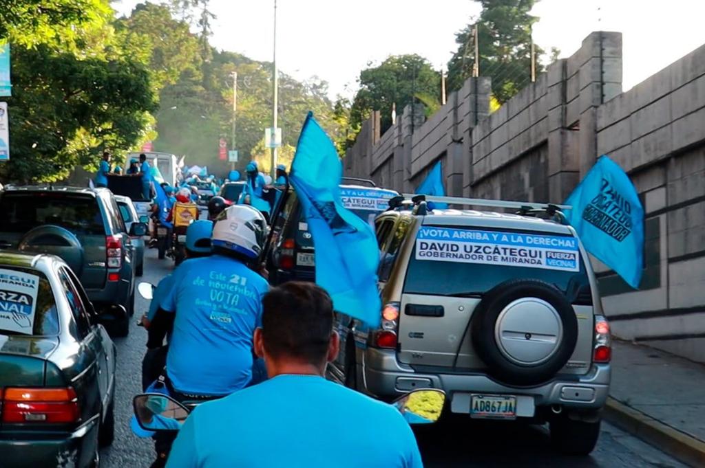 duquegustavoS's tweet photo. Recorrimos ayer #13Nov los municipios de #Miranda junto a nuestra #FuerzaVecinal para reafirmar el compromiso de trabajo, defensa del voto y amor por Venezuela. 

@DavidUzcategui
@eliasayegh
@darwingonzalezp

El 21-N vota por #FuerzaVecinal #Arriba y a la #Derecha ✊🗳️ https://t.co/wi9QYe1sH4