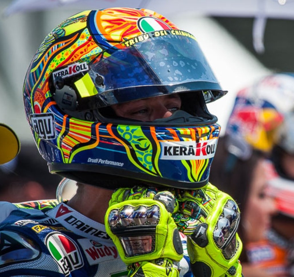 Hoy se retira Valentino Rossi. El mejor piloto de la historia de #MotoGP y durante muchos años embajador de #Kerakoll. #GrazieVale!!!!