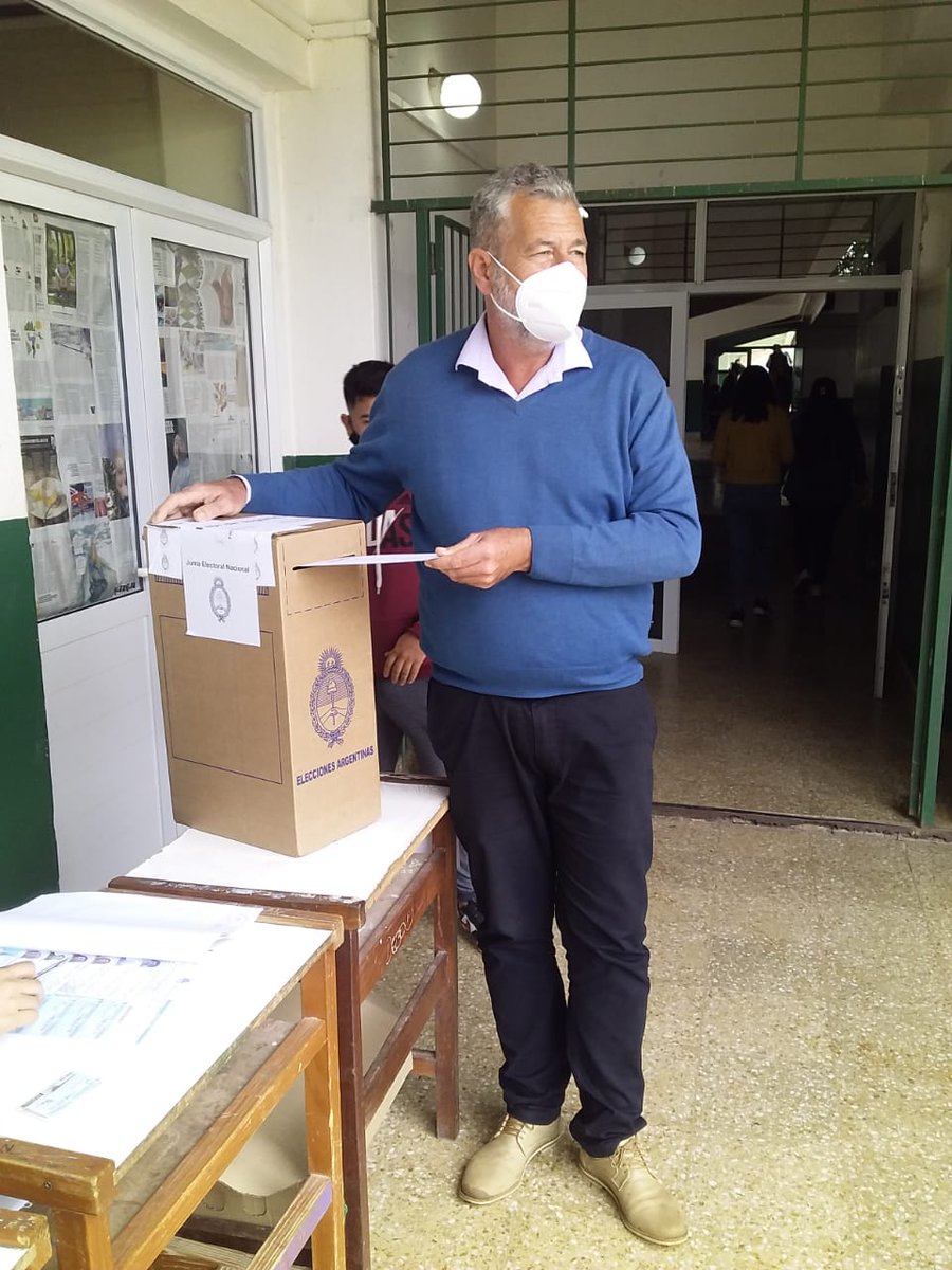 miguelarias456's tweet photo. Voté para que siga creciendo mi querida Paso de los Libres y mi amada Argentina. Gracias a todos por el recibimiento en la Escuela 227. #DaleLibres https://t.co/JTUjBMvZWb