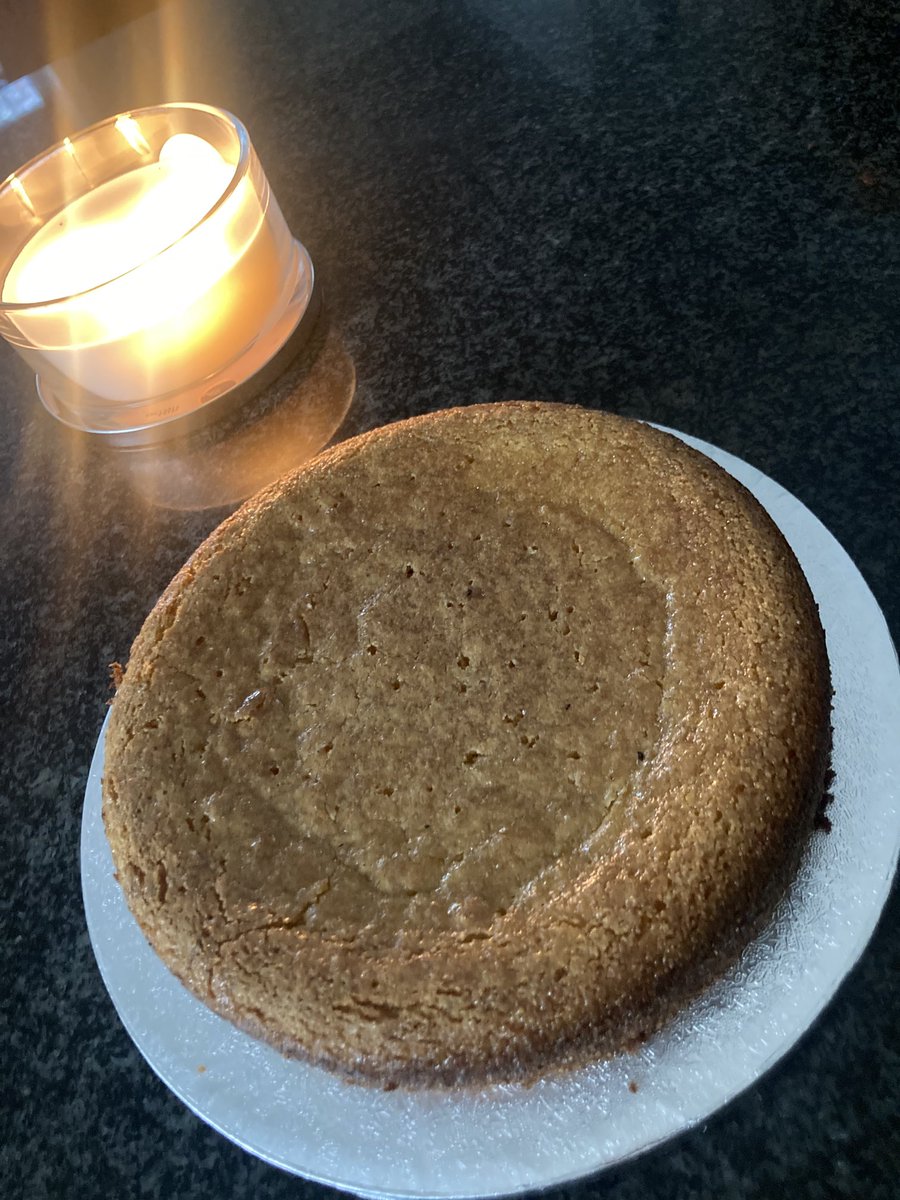 MoragMof's tweet photo. Vegan lemon polenta cake ⁦@Nigella_Lawson⁩ for Mums birthday. 🎂 😋🥂🥳 https://t.co/EwI2L8KKbB
