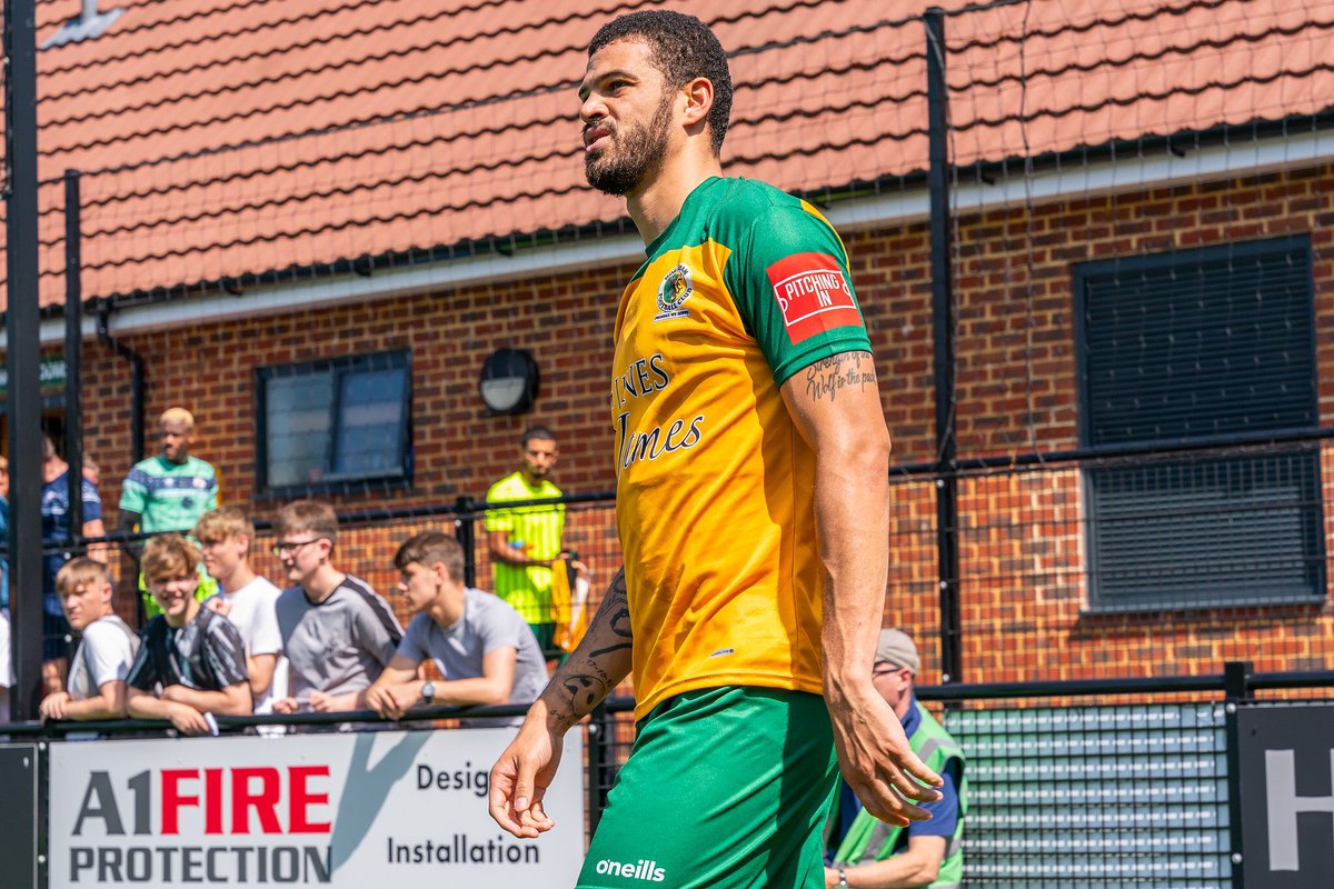 HorshamFC's tweet photo. Ice cold. 🥶

What a hat-trick from Sham yesterday. 👏

#HorshamFC 💛💚 https://t.co/nAHXcSyyuF