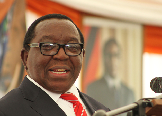 ZBCNewsonline's tweet photo. Zanu PF spokesperson Cde Simon Khaya Moyo (76) has died. 

Cde Moyo, who had been unwell for some time, was in Septermber replaced with Dr Mike Bimha as acting Secretary for Information and Publicity.

Details to follow.
@InfoMinZW @ZANUPF_Official @JustinMahlahla @albertchekayi https://t.co/Uhwdw9bs1c