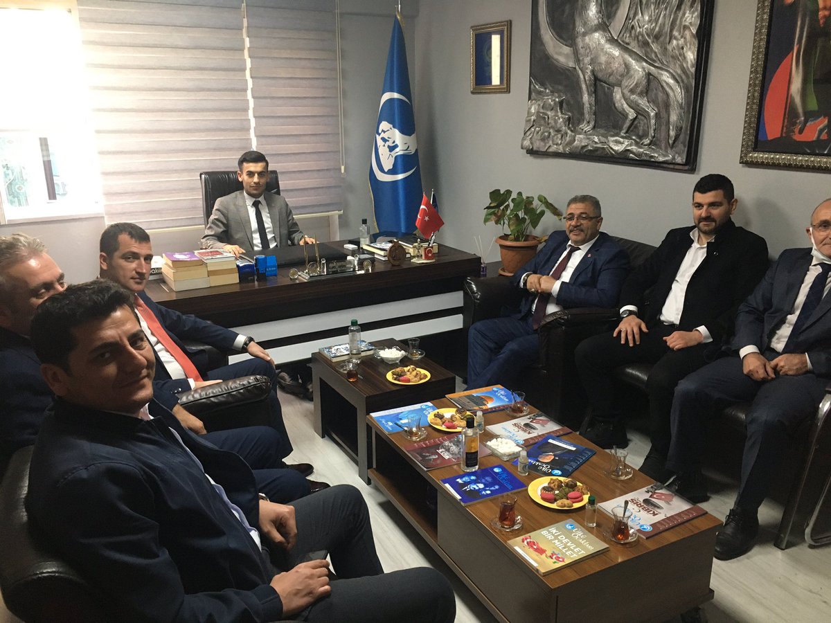 _MHP_sultangazi's tweet photo. İlçe Başkanımız Yusuf Özel ve İlçe Yöneticilerimiz, Bahçelievler Ülkü Ocakları Başkanlığını ziyaret ederek, Ocak Başkanımız Adem Sertdemir ve Ocak Yöneticilerimizle hasbihalde bulundular. 

Misafirperverlikleri için teşekkür ederiz. https://t.co/LKqrZOhFN0