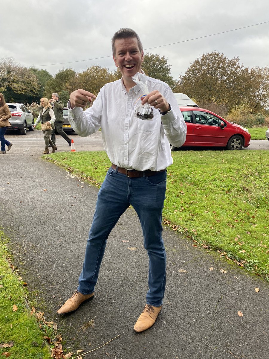 BBCSurrey's tweet photo. And here’s @MarkCarterMC at St Andrew’s Church #LimpsfieldChart having opened the Christmas Bazaar, feeling starstuck - he was given his own parking cone and featured on the poster - plus he was @OBrienKrystyna’s 3rd task for #SaturdayWishlist 😁 https://t.co/7BSGdzgByj @AmannyMo https://t.co/UPrgeF5wbv