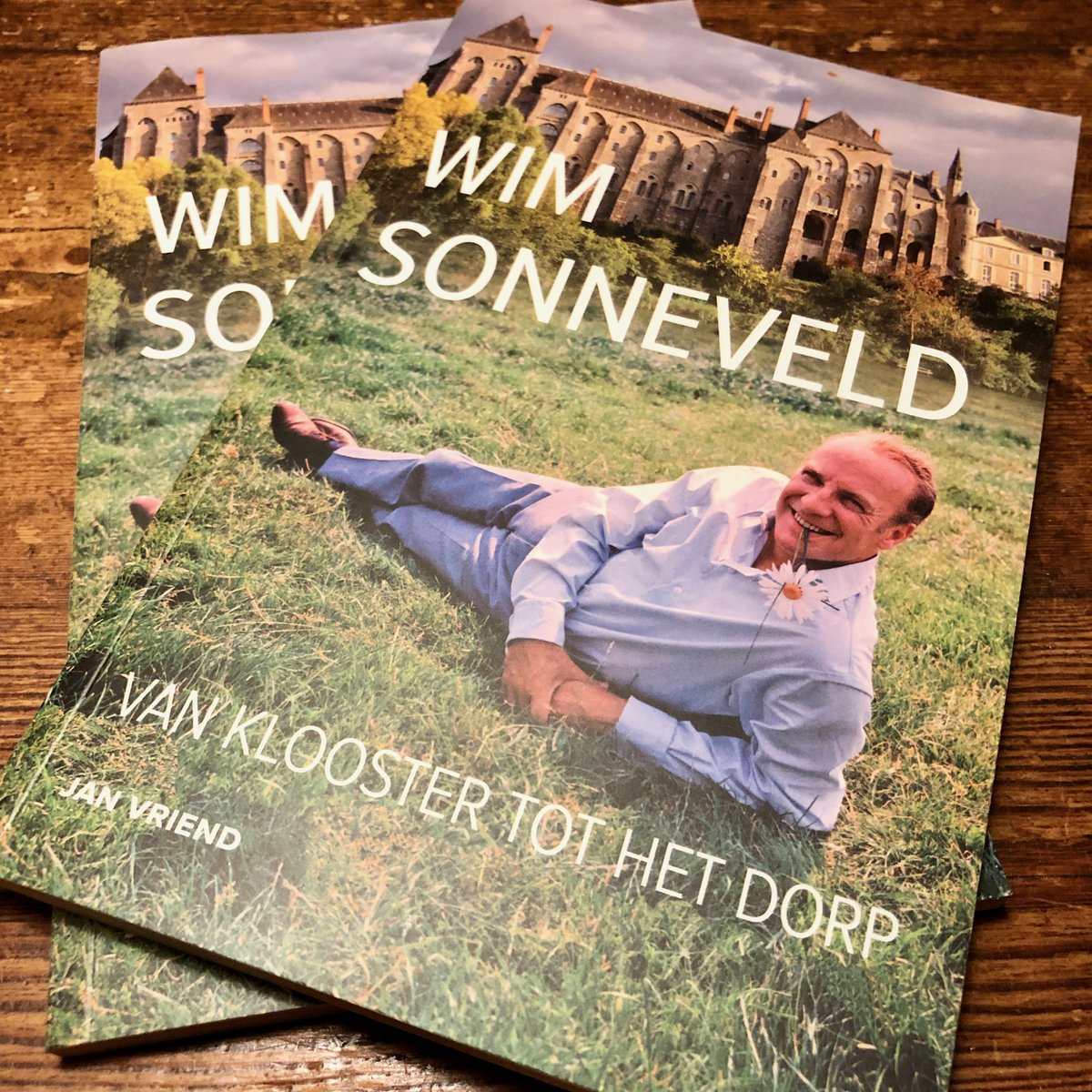 Blij met het boekje van #janvriend over #wimsonneveld dat ik mocht vormgeven.