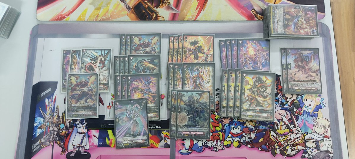 At last, after continuous 2nd place for 5 weeks.
Hobby base: D standard (14th November)

1st: Nick Yee / FlanderS (Aurora Princess)
2nd: Dante Liew (Draconic Overlord)

#VGTopDecks