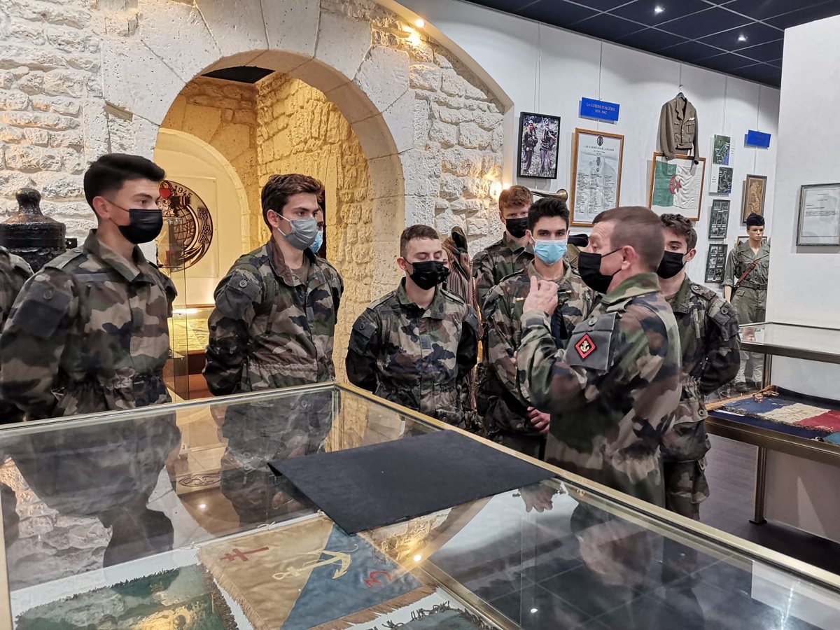 1er_RIMa's tweet photo. 26 stagiaires ont suivi une Préparation Militaire Terre au #1RIMA. Ils ont eu 5 jours pour découvrir les bases du monde militaire : présentation du matériel, ordre serré et découverte du parcours d’obstacle et de la piste d’audace où chacun a pu se dépasser ! #NosJeunesOps https://t.co/WVfHiSX6x4
