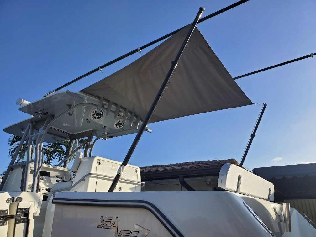 taco_marine's tweet photo. What’s your favorite TACO product on this @SeaVeeBoatsInfo? SuproFlex Rub Rail, Carbon Fiber Tele-Sun Shade Poles or the Outrigger Systems? For us, it’s all 3!
#tacomarine #seaveeboats #suproflex #rubrail #boatshade #sportfishing #fishing #boating https://t.co/mxttu3nYLk