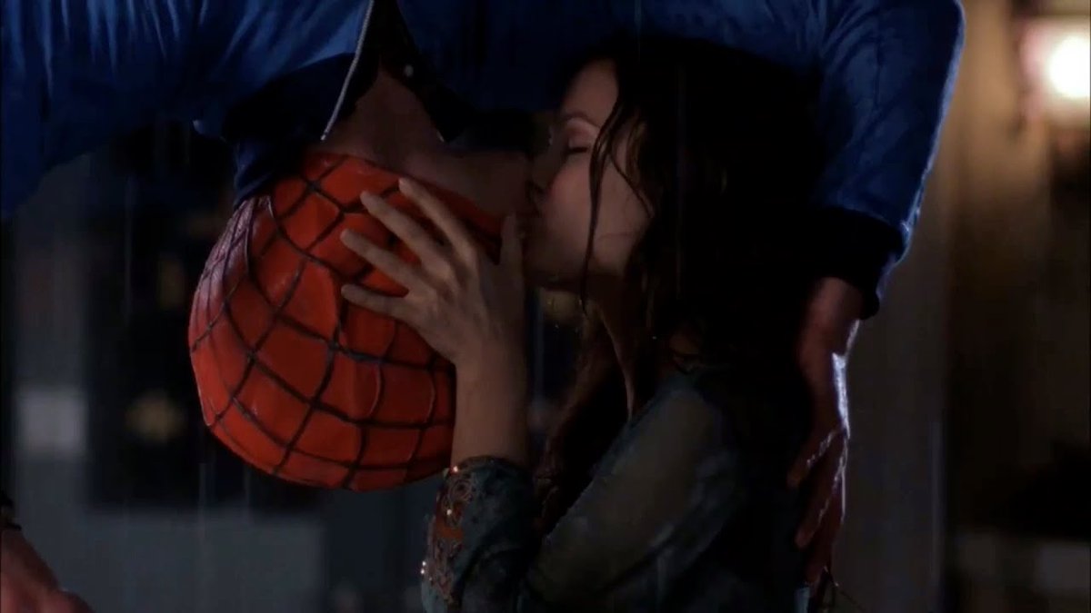 Flor eliza ibarra sophie rain spiderman video. Кирстен Данст человек паук поцелуй.