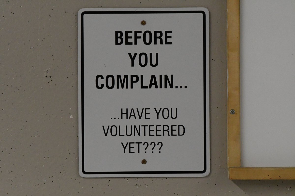 Spotted at the Gull Lake rink....
#skpoli