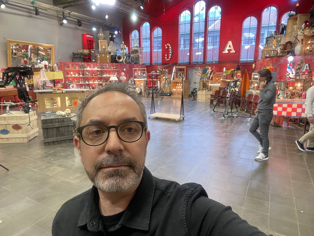 DavidOghia's tweet photo. Si vous avez envie de me voir à la TV, je serai dans l’émission Affaire Conclue lundi 15… je ne sais pas vraiment à quelle heure. Rigolez bien! https://t.co/Jf24iOWOTi