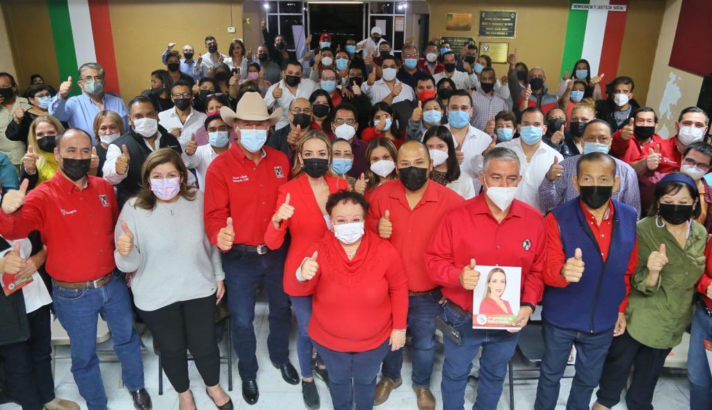 Veronica_mtz's tweet photo. Terminé esta gira por la región norte, en Jiménez, Acuña y Piedras Negras, municipios en los que hemos logrado trabajar en equipo para dar resultados. 

Gracias por recibirme. Seguiré dando mi mayor esfuerzo desde el Senado, para corresponder a su confianza

#Coahuila #3erInforme https://t.co/co7CKKGYsI