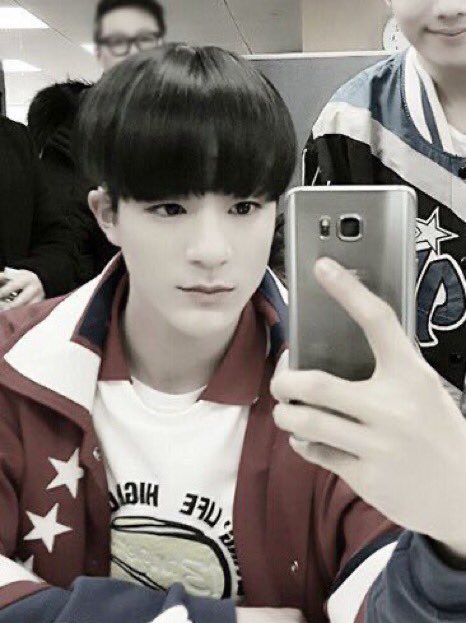 angelojenjen's tweet photo. วิวัฒนาการของลูกโน่เซลฟี่หน้ากระจกㅠㅠ ดูน้องเขาดิน่ารักไม่เปลี่ยน https://t.co/F2tsFgMbqa