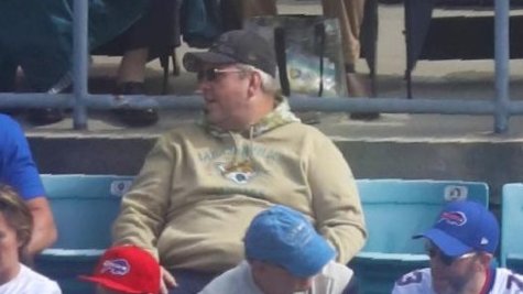 Vincent_Jubito's tweet photo. @moosejag78 @jpaw1002 That's what I'm doing. This hoodie an jeans an my hat . #BeatColts #DUUUVAL #Gatorade https://t.co/oAcLus5wtJ