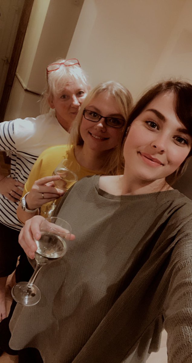 emily_longmuir's tweet photo. We got it from our mumma! 🥂🤍@kimmyliz85 @debbie_longmuir https://t.co/geQ5NFKQf6