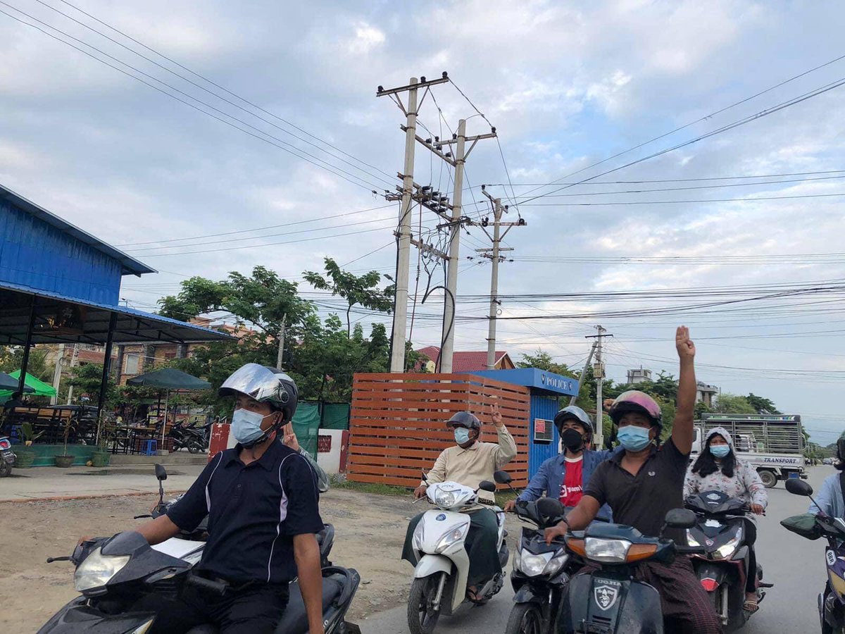Despite the brutal crackdown of SAC, Mandalay Engineers Group marched on streets and staged a protest demanding for the immediate fall of Military Dictatorship.

#HelpMyanmarIDPs
#Nov14Coup   
#WhatsHappeningInMyanmar