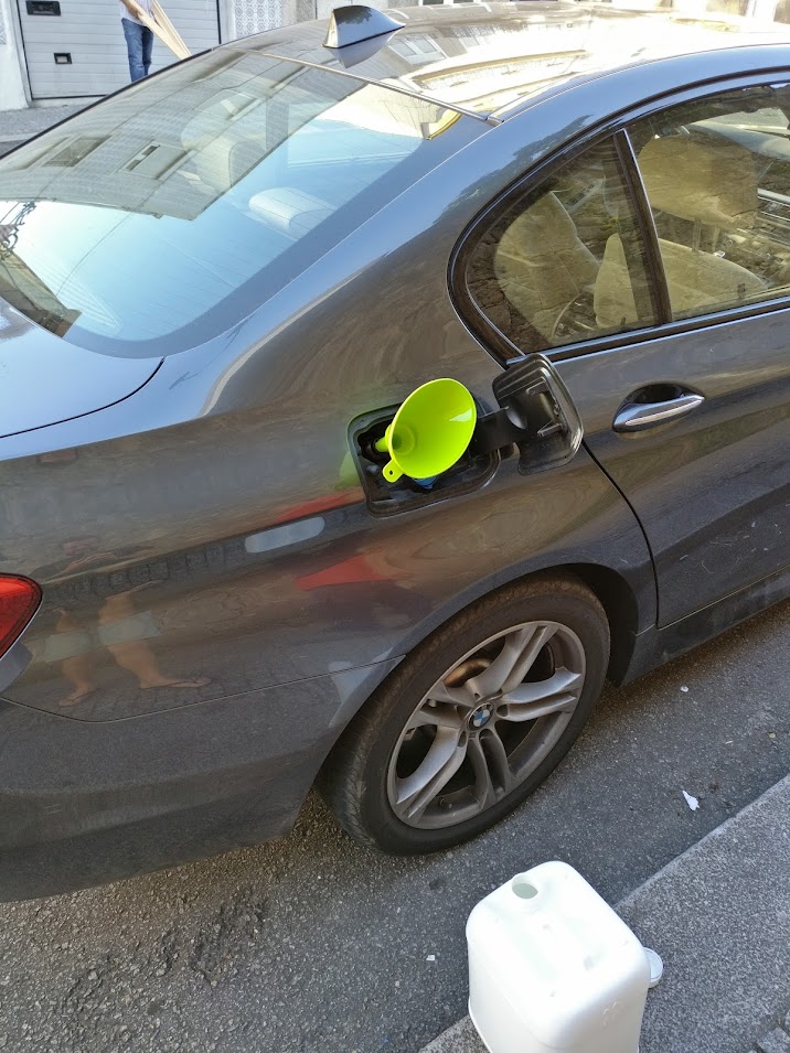 electricfelix's tweet photo. @journey_ev @Trety79 Imagine, this is a German Sixt rental I took all the way to Lisbon back in 2016!!!
Sixt paid for the AdBlue refill!!
⚡️⚡️⚡️
#goodtimes
#byebyediesel
#rentelectric
#sixt https://t.co/eN1TH4PjZG