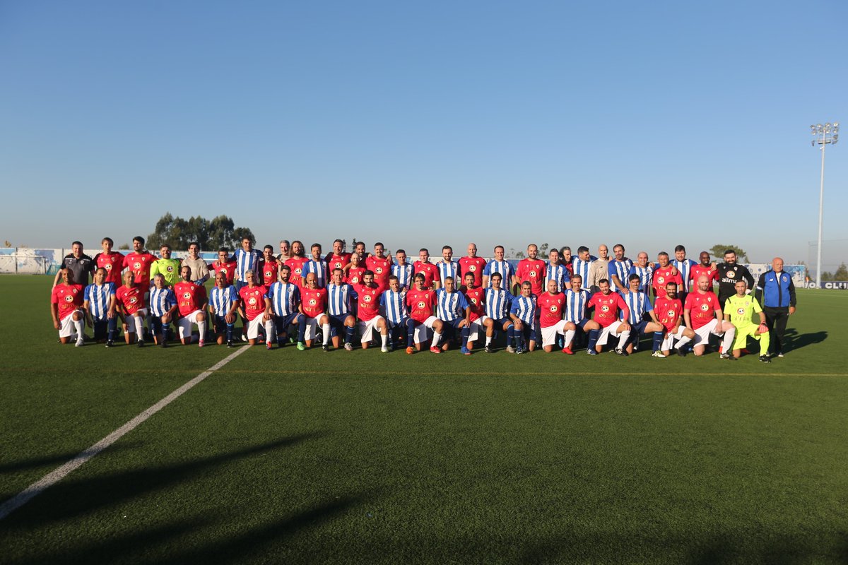 FCPorto's tweet photo. ⭐ Casa cheia no dérbi de lendas, hoje, no Olival 

💪 Históricos do FC Porto e SC Salgueiros Masters defrontaram-se com a vitória a sorrir ao FC Porto Vintage frente ao Salgueiros Masters (5-2)

⚽ Marco Vieira (2), Rui Barros e Cintra (2)

#FCPorto #FCPortoVintage https://t.co/OTUGs8QwXs