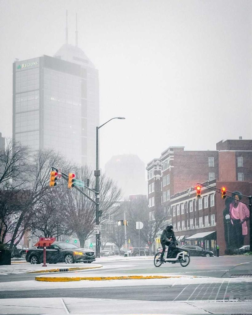 MassAveIndy's tweet photo. Snowvember vibes! We're getting snowked for the holiday season thanks to today's suprise first snowfall! Get your shopping started early with us on Friday, for Midnight Shopper, and Small Business Saturday, Nov.27th!
❄☃️📸: @russell9508 
#MassavelyDifferent #snow 
#sundayfunday https://t.co/BdGVhRKBrF
