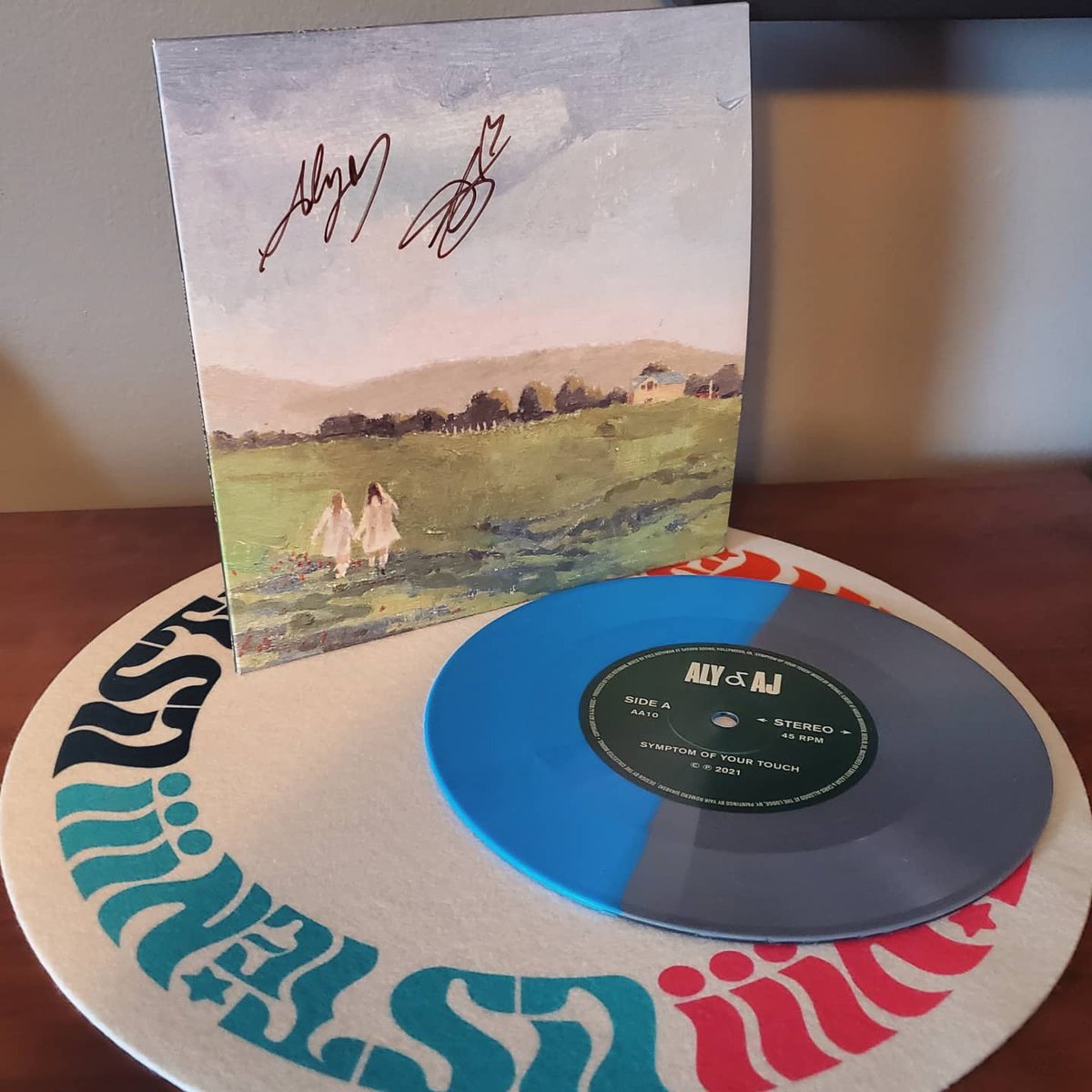 CoBoSwagg74's tweet photo. The second of many, many more packages to come from @alyandaj ❤❤💿
#ATOTB #ATOUCHOFTHEBEAT ☀️👏🏻 https://t.co/bQHM584IZO