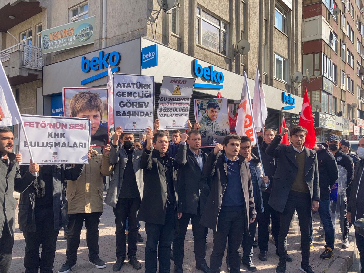 FETÖ'ye ve PKK'ya özgürlük arayanlara Türk gençliği huzur vermeyecek!

FETÖ'yü hapislerden kurtaramayacaksınız.
PKK'yı hendeklerden diriltemeyeceksiniz.

#FETÖyüKurtaramazsınız