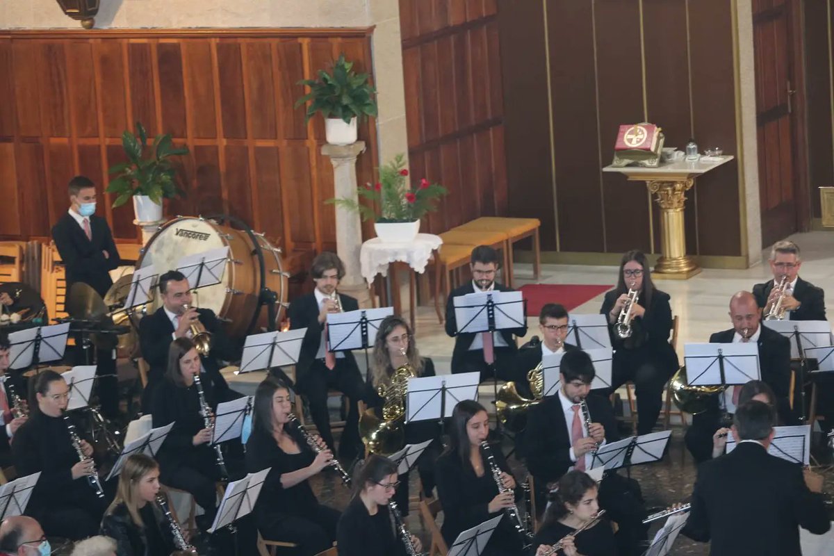 bandabeade's tweet photo. Imaxes do concerto de onte na igrexa de San Martiño en Coia para celebrar o seu patrón. Moitas gracias a comisión de festas pola invitación #bandaBeade #bandaescolamúsicaBeade #Vigoenfestas https://t.co/ZXYE2PdPAm