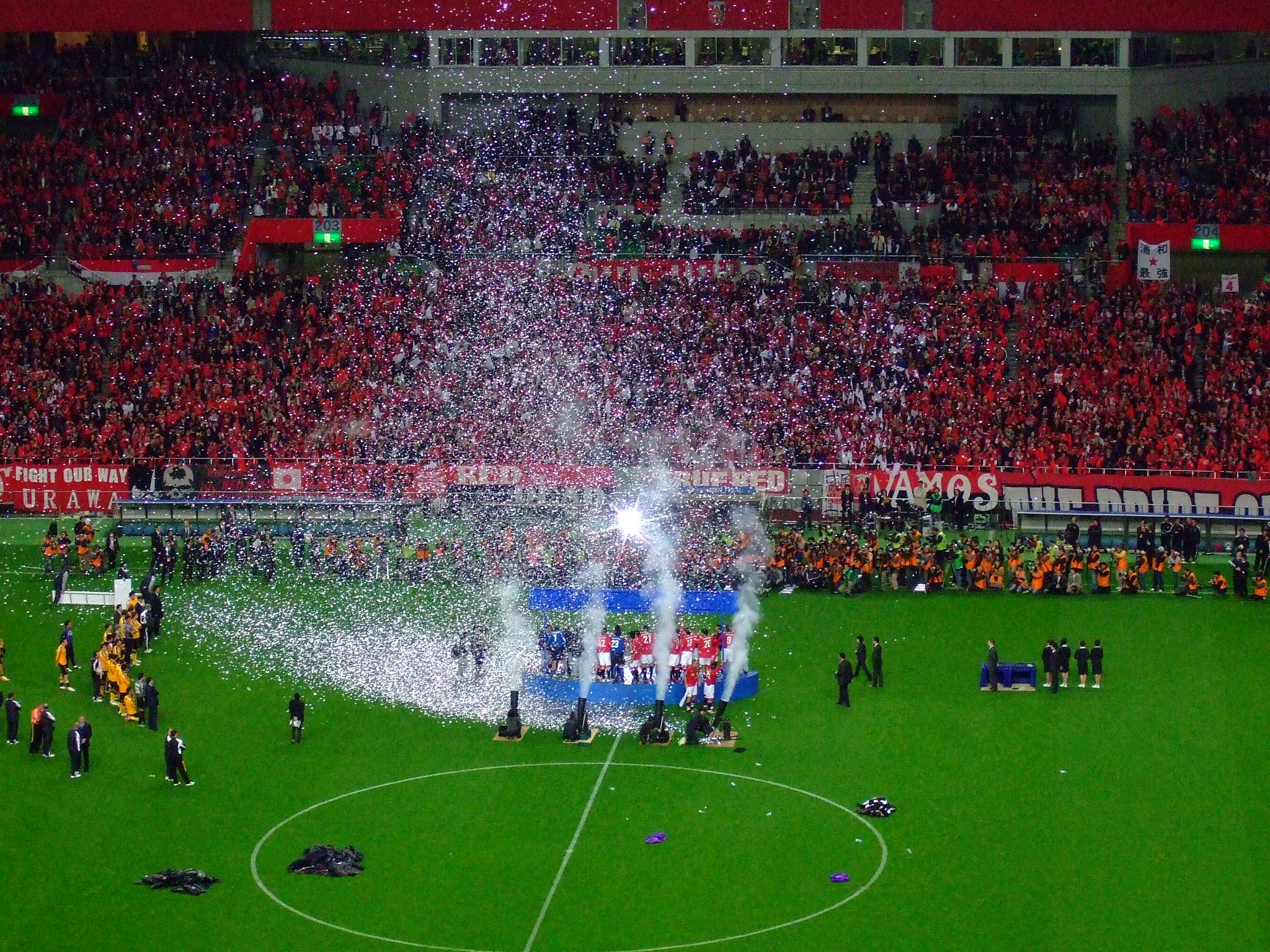 サモサ 浦和レッズ関連の雑誌の表紙で1番好きな写真 07年11月14日 浦和レッズ初のアジア制覇 あれから14年 22年シーズンもaclを闘いたい そして3回目のアジア制覇を達成したい まずは今シーズン 天皇杯 阿部ちゃんと一緒に優勝したい 浦和