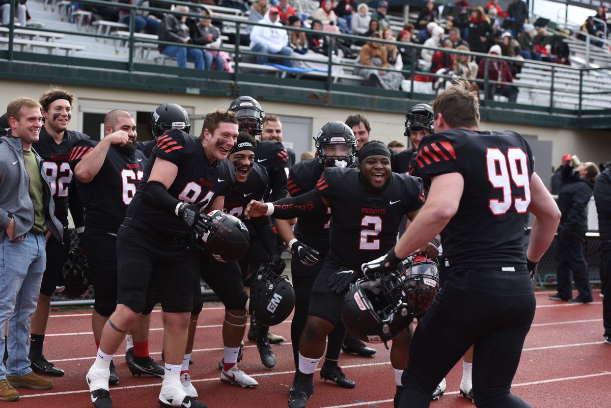 wjathletics's tweet photo. Mood When You Win Big On Senior Day! 😄😄😄

#PrezPride #Family 

🔴⚫️🏈 @WJFootball https://t.co/SHiv9XCDxm