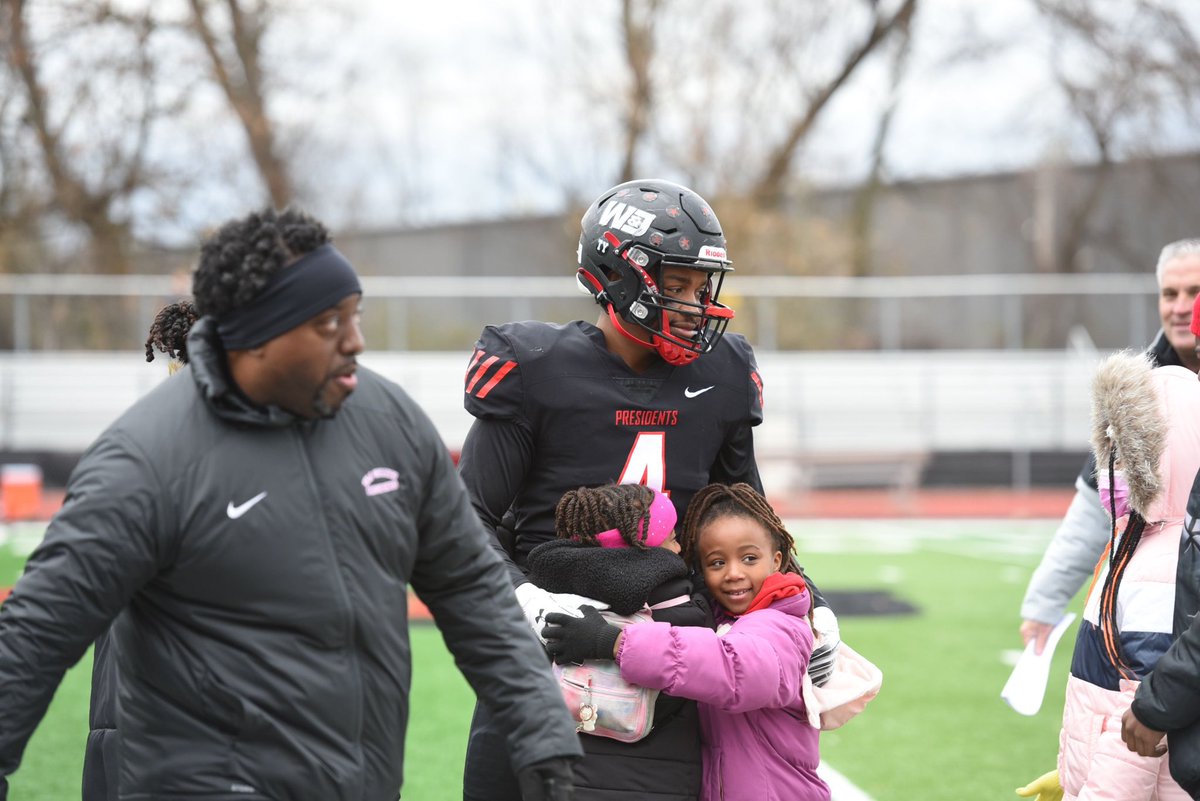 wjathletics's tweet photo. Mood When You Win Big On Senior Day! 😄😄😄

#PrezPride #Family 

🔴⚫️🏈 @WJFootball https://t.co/SHiv9XCDxm