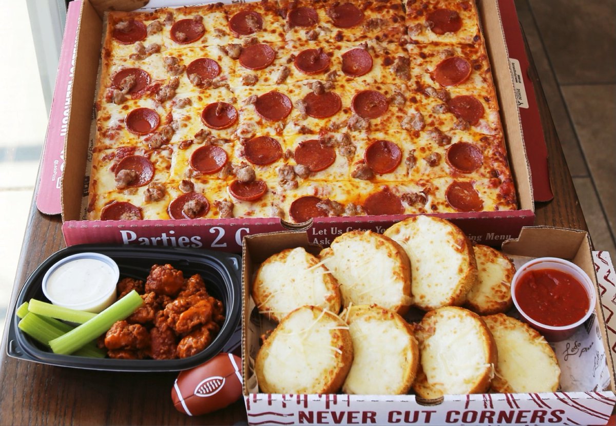 LedoPizza's tweet photo. 🏈 GAMEDAY GIVEAWAY 🏈

RETWEET &amp; FOLLOW
for a chance to win a $50 #LedoPizza gift card! 

(1 Winner picked randomly at 9pm on 11/14/21)

Watching Football Today?!
Tailgate at home with the Ledo Pizza Football Deal! 🏈

Save Time Order Online! 

https://t.co/upg2Cqjs0U https://t.co/8XDaanD5rj