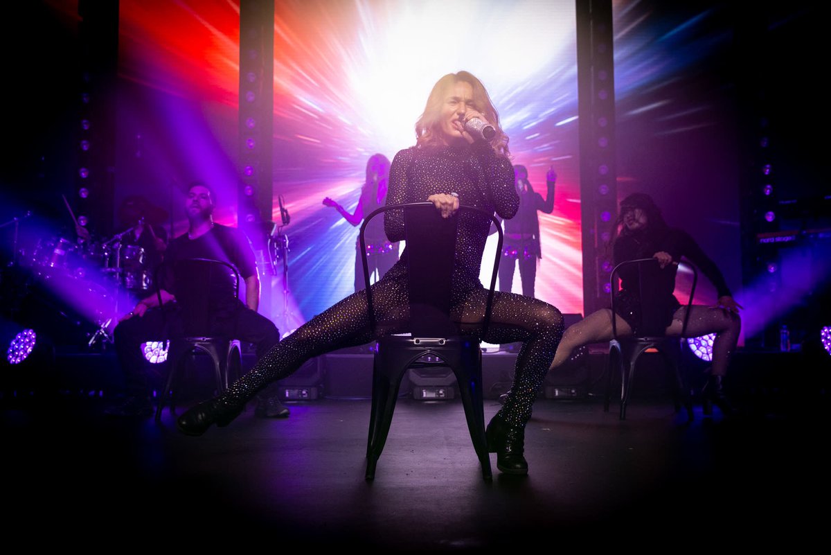 Shabmusic_'s tweet photo. #Flashback to this fabulous night!! I want to send out a huge THANK YOU to everyone who showed up in-person and online for my performance to benefit @HopeSupplyCoNTX! We are incredibly grateful to you all for helping us support their great cause. ❤️🙏 https://t.co/o6SMXAglVh