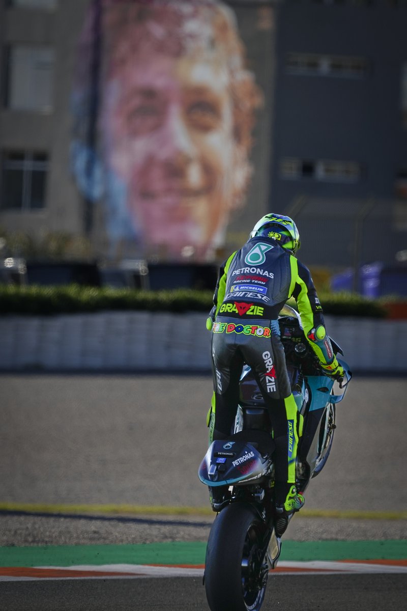 Sobran las palabras...

#GrazieVale 📸 <a href="/MotoGP/">MotoGP™🏁</a>