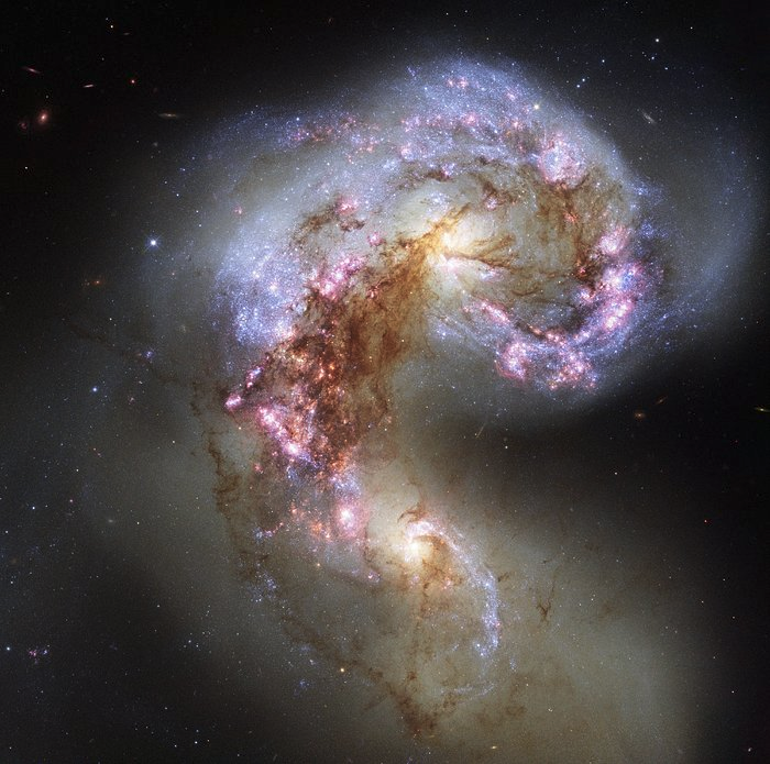 ineed__spacee's tweet photo. Antennae #Galaxy by @NASAHubble https://t.co/ottIQCLKr9