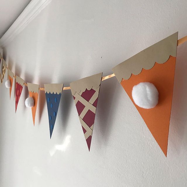 Paper_Source's tweet image. Setting the scene for the upcoming fall feasts! 'The Crocheted Cupcake' has us inspired with a whole garland of pie and these pumpkin décor cuties! 

#papersource #dosomethingcreative #paperkits #falldecor #falldecorations #firendsgiving #thanksgiving #pie #pumpkinpie