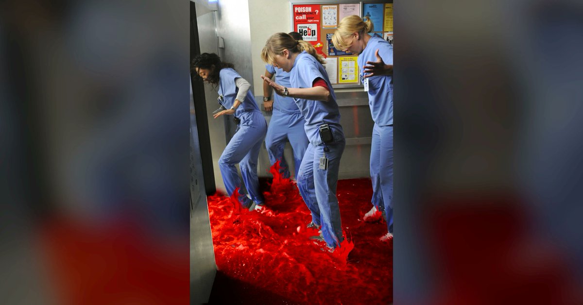 elmundotoday's tweet photo. Inunda el ambulatorio al retirarse el algodón del brazo después de una analítica: https://t.co/zBGDJHJrVX https://t.co/bd9cLJD317