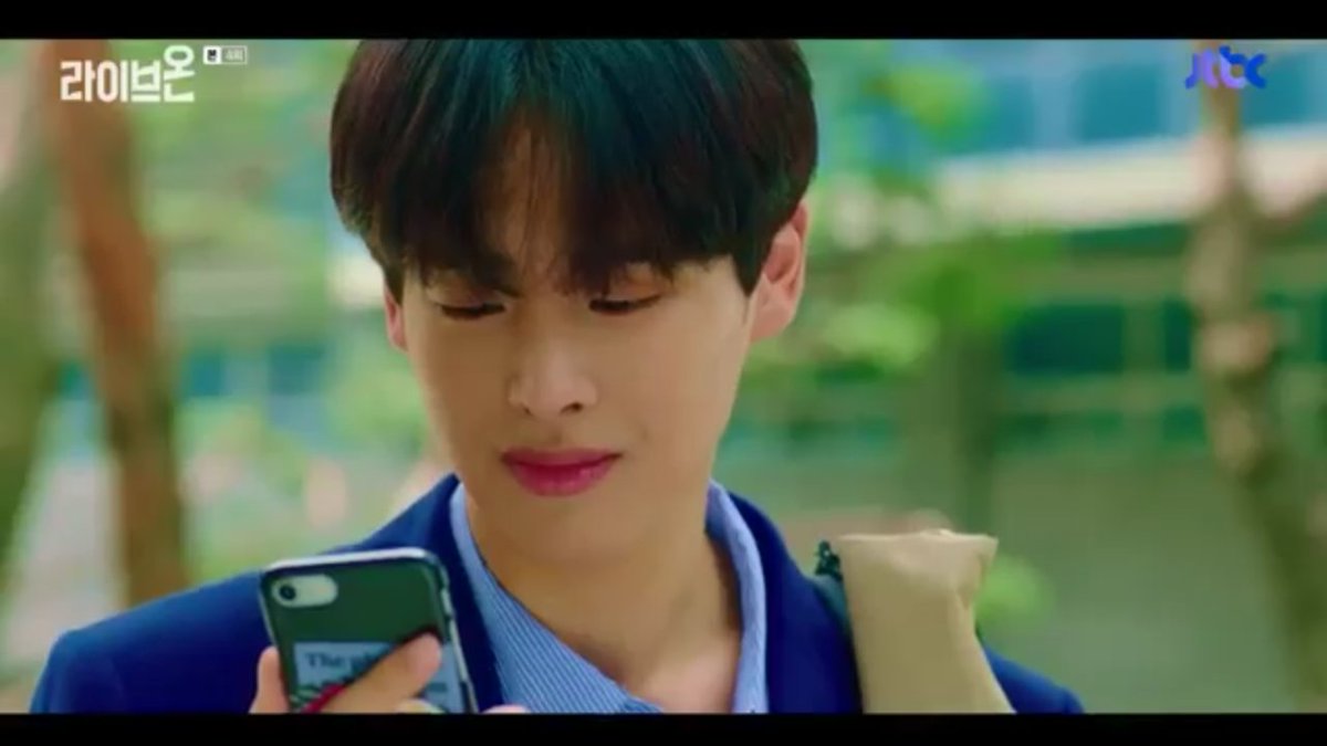 dualima2521's tweet photo. Byungchan Di #LiveOn cheerful banget
Di #KingAffection dingin banget kek kulkas 2 pintu
Senyum napa biar keliatan lesung pipi nya
🤣🤣😅 https://t.co/TO6NIiOPZ8